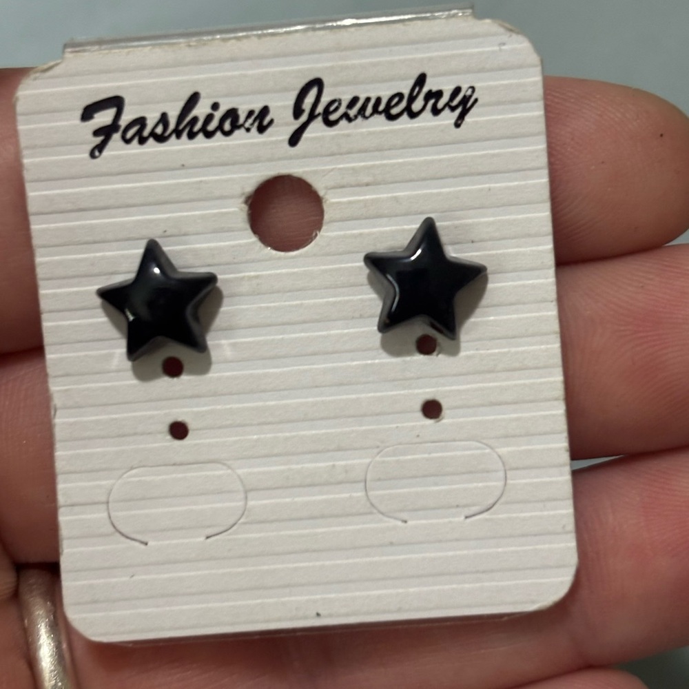Stud earrings - Picture 4 of 16